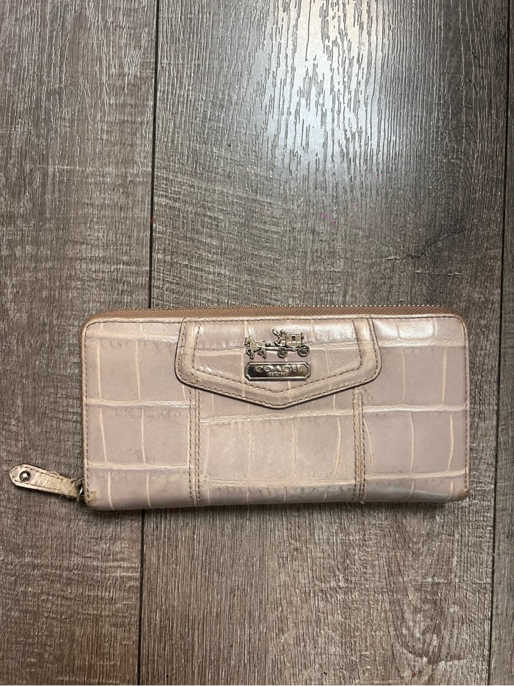 Coach Madison
Crocodile Embossed
Leather Zip Around Long
Wallet Mauve